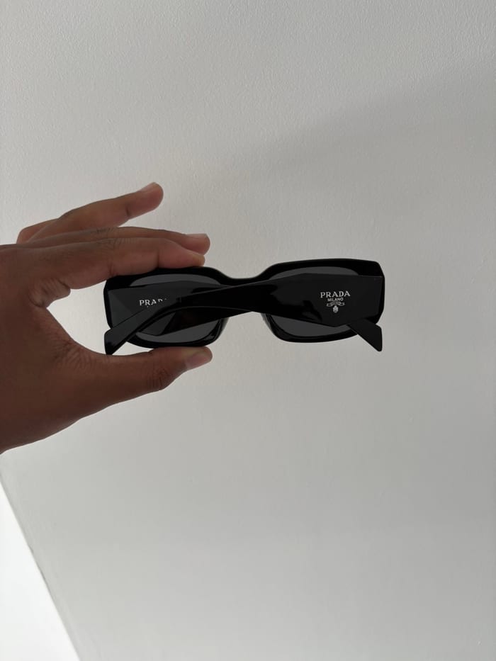 Client L’Optique Royale – lunettes de soleil noires