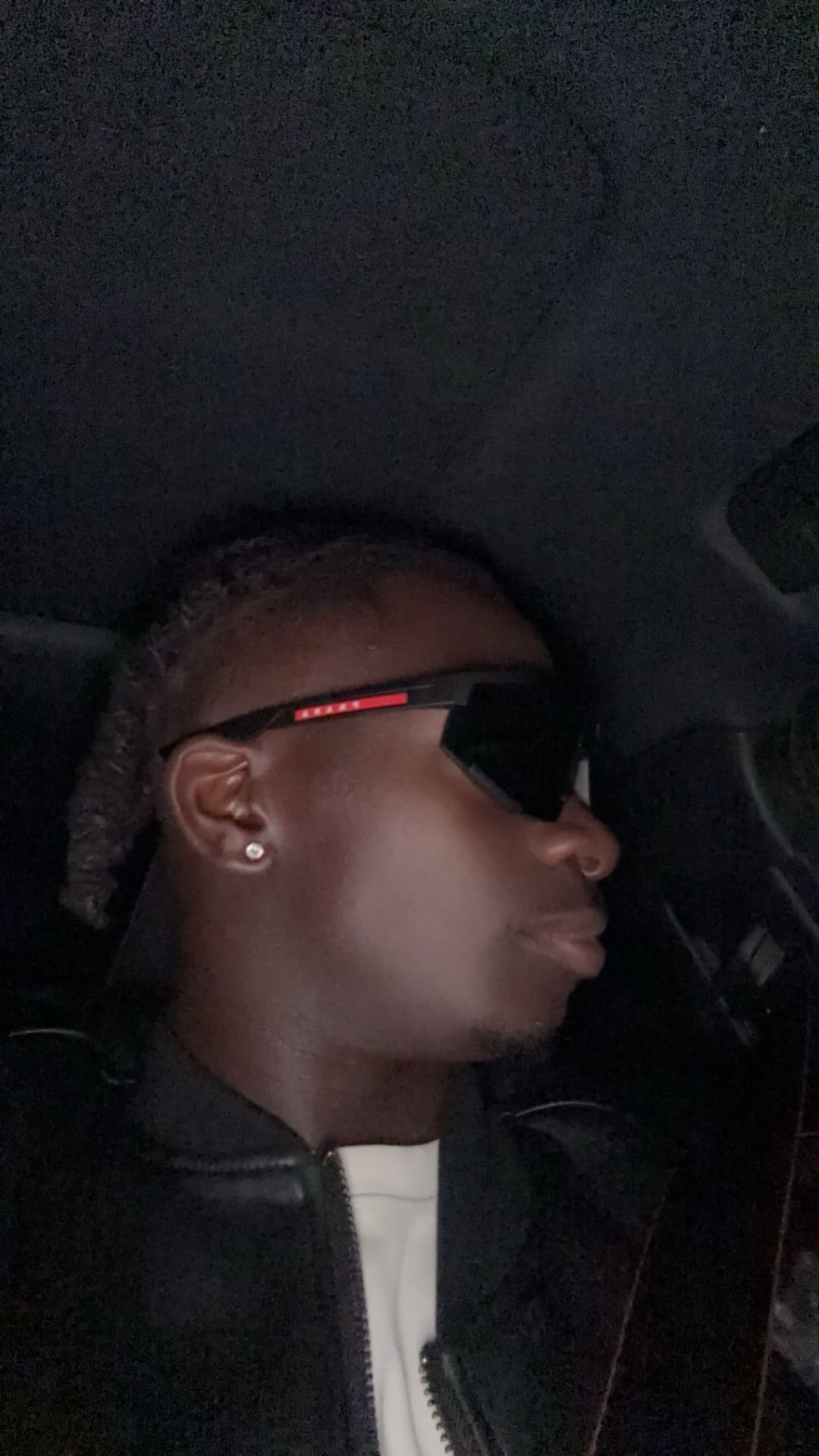 Client L’Optique Royale – lunettes de soleil noires portées de nuit